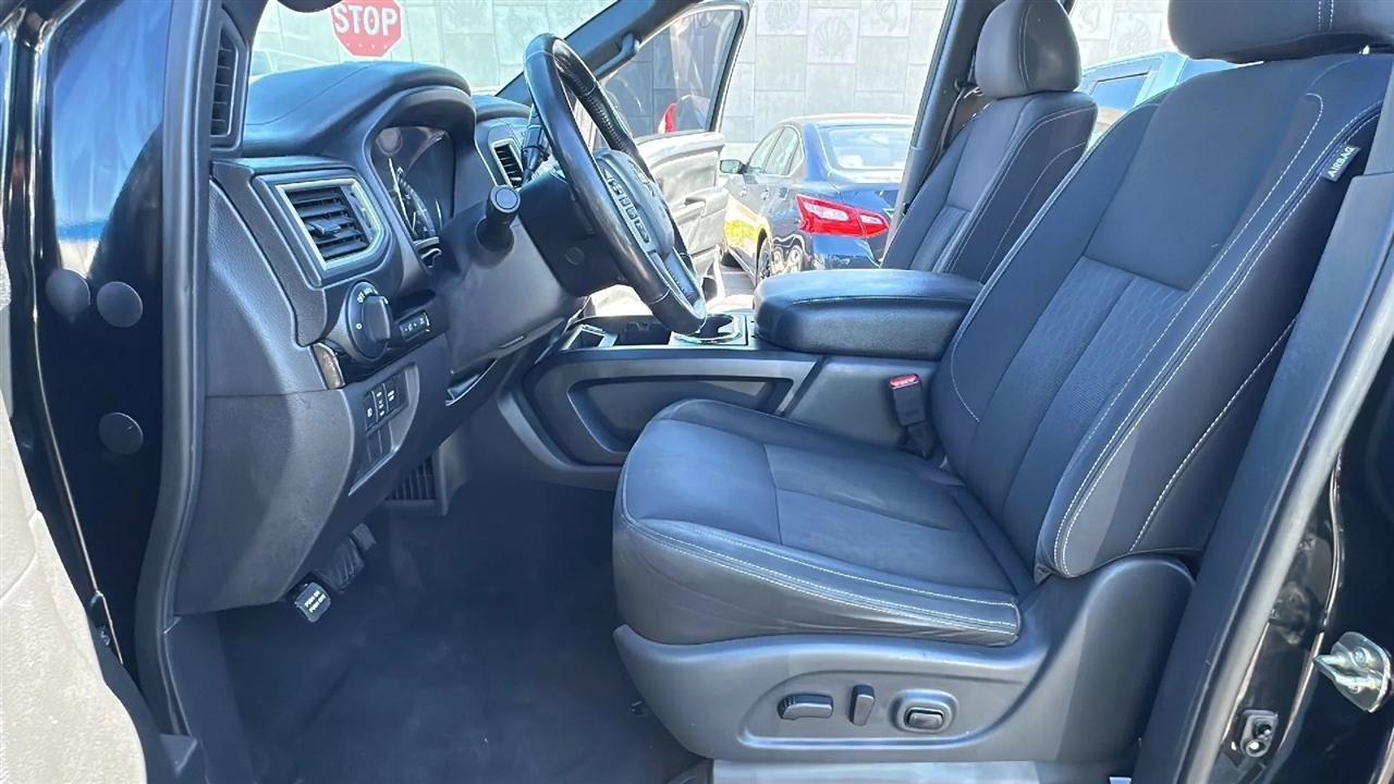Used 2019 Nissan Titan SV w/ SV Convenience Package RWD image 29