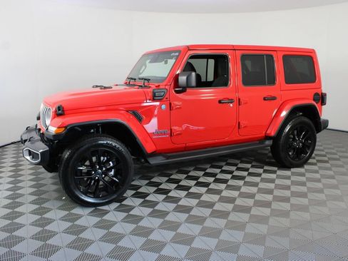 Used 2025 Jeep Wrangler Unlimited Sahara AWD/4WD image 2