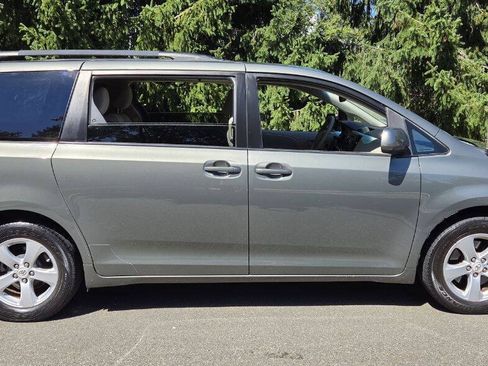 Used 2011 Toyota Sienna LE FWD image 1