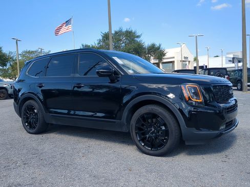 Used 2022 Kia Telluride SX w/ SX Prestige Package image 2