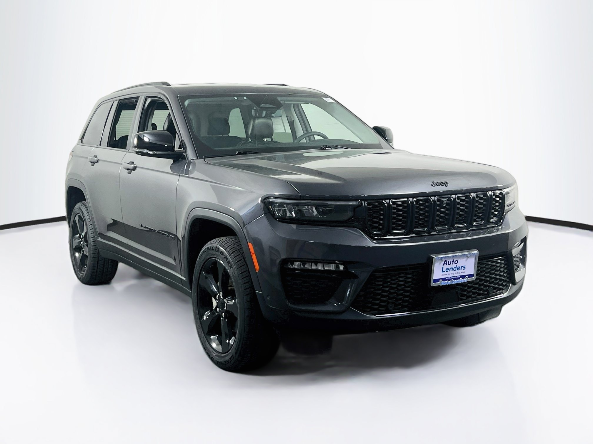 Used 2023 Jeep Grand Cherokee Limited w/ Luxury Tech Group II AWD/4WD image 3