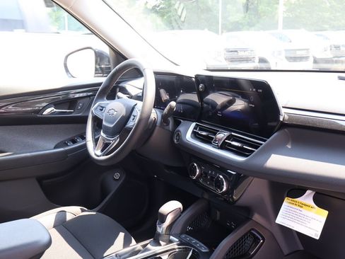 New 2026 Chevrolet TrailBlazer LT w/ Convenience Package AWD/4WD image 34