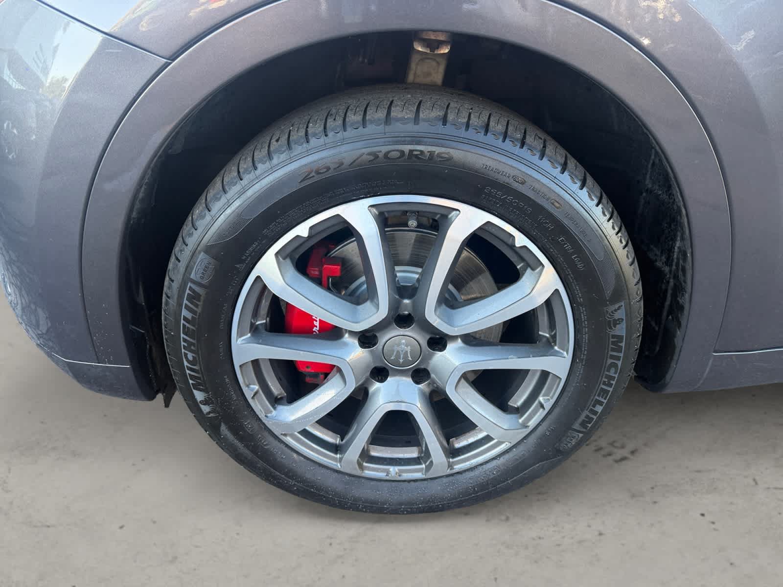 Used 2017 Maserati Levante w/ Luxury Package AWD/4WD image 12