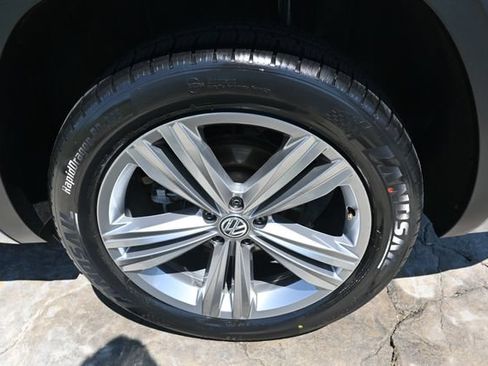 Used 2018 Volkswagen Atlas SE w/ R-Line Package AWD/4WD image 13