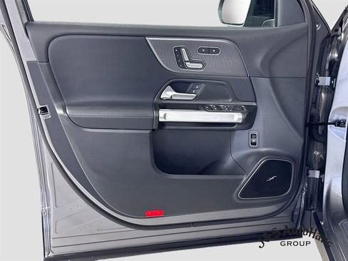 Used 2023 Mercedes-Benz EQB 350 4MATIC SUV image 23