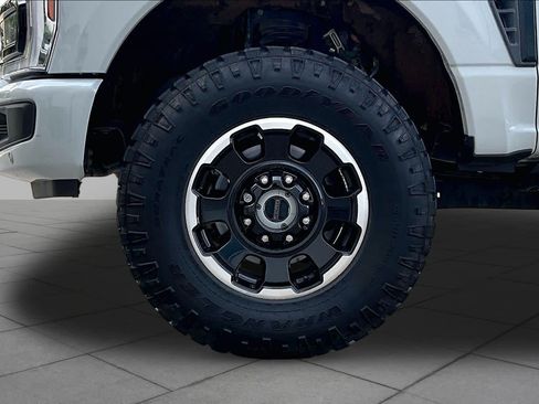 Used 2025 Ford F250 Platinum w/ Tremor Off-Road Package AWD/4WD image 9
