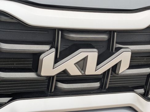 Used 2025 Kia Telluride S image 13