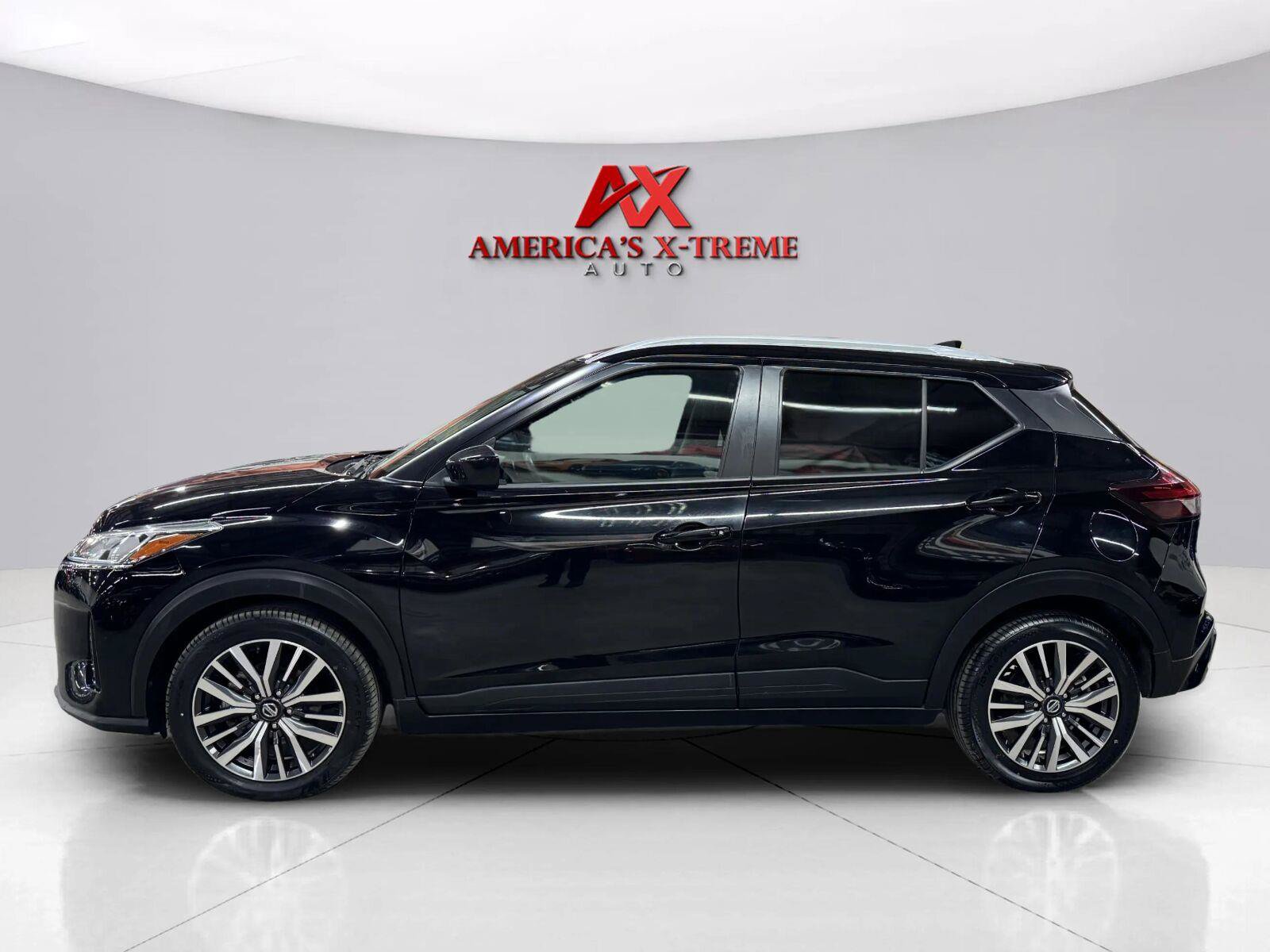 Used 2021 Nissan Kicks SV FWD image 3