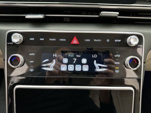 Certified 2025 Genesis GV80 2.5T Standard AWD/4WD image 19