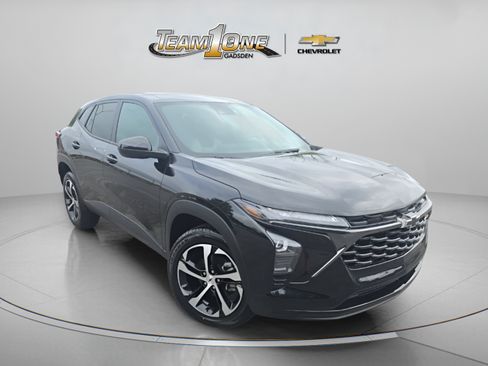 Used 2024 Chevrolet Trax RS w/ Driver Confidence Package FWD image 1