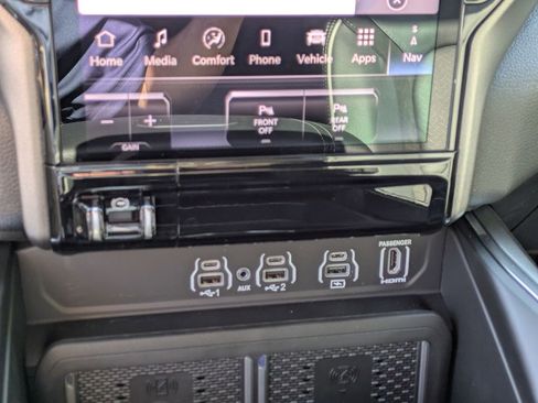 New 2026 RAM 1500 Laramie AWD/4WD image 24