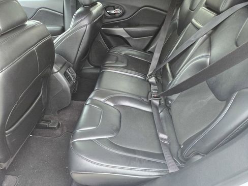 Used 2019 Jeep Cherokee Latitude Plus FWD image 22