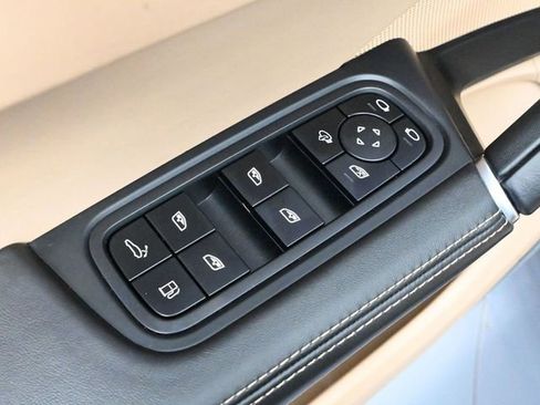 Used 2022 Porsche Cayenne Base image 19