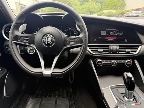 Used 2018 Alfa Romeo Giulia Ti Sport w/ Quick Order Package 22U Sport RWD image 19