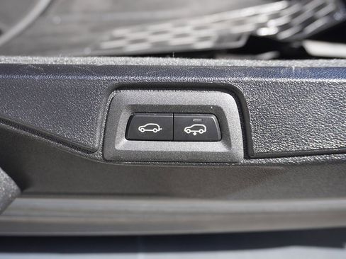 Used 2023 BMW X7 xDrive40i w/ Premium Package image 87