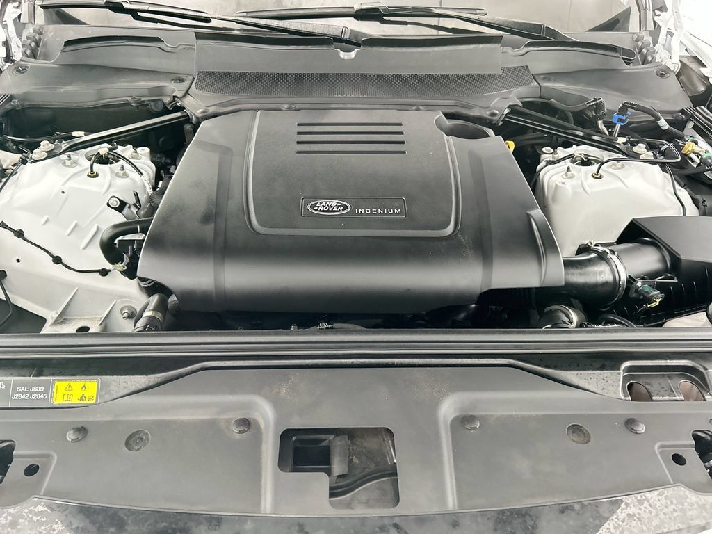 Certified 2025 Land Rover Discovery S AWD/4WD image 28