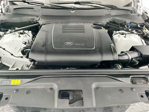 Certified 2025 Land Rover Discovery S AWD/4WD image 28