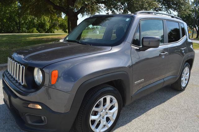 Used 2017 Jeep Renegade Latitude FWD image 3