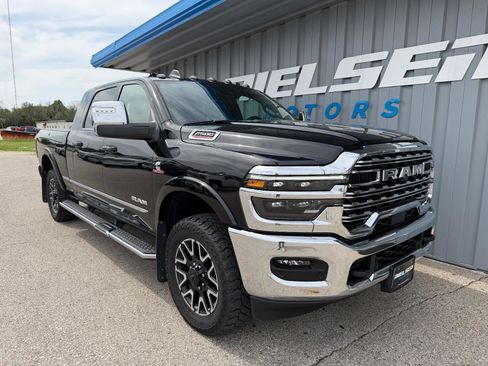 Used 2025 RAM 2500 Limited w/ Cold Weather Group AWD/4WD image 4