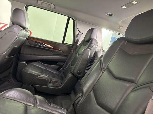 Used 2016 Cadillac Escalade Base image 13