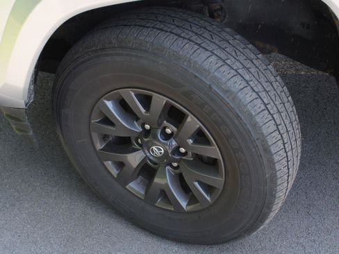 Used 2023 Toyota Tacoma SR5 AWD/4WD image 17