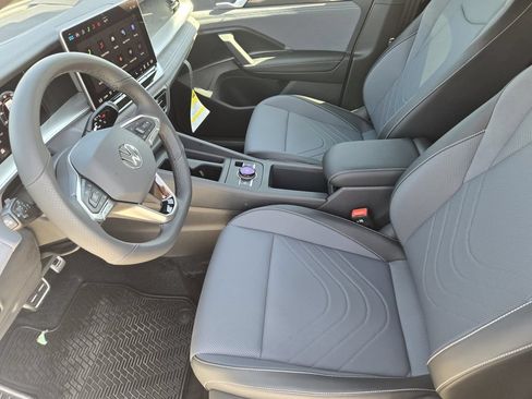 New 2026 Volkswagen Tiguan SE R-Line FWD image 12
