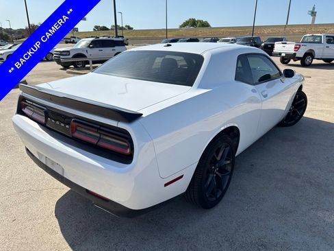Used 2019 Dodge Challenger SXT w/ Driver Convenience Group RWD image 6