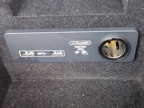 Used 2020 Jaguar F-PACE SVR image 19