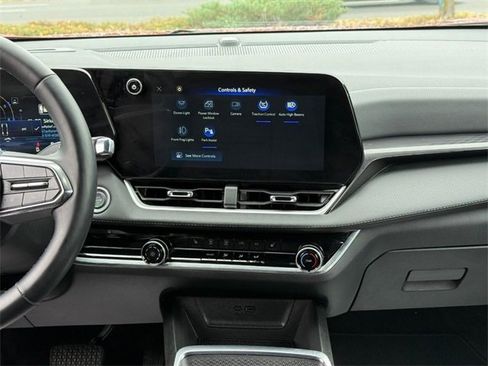 Used 2025 Chevrolet Equinox LT w/ Safety and Technology Package image 13