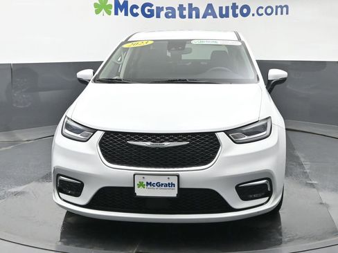 Used 2023 Chrysler Pacifica Touring-L FWD image 6