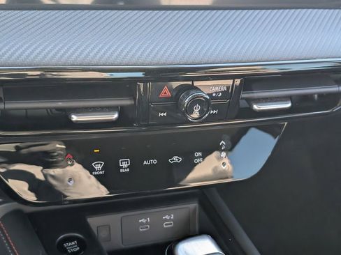 New 2026 Nissan Kicks SR image 17