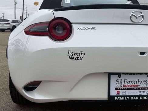 New 2025 MAZDA MX-5 Miata Club RWD image 8