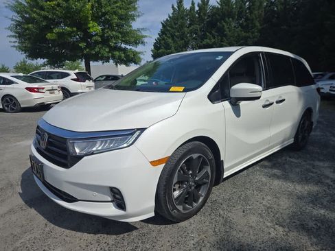 Used 2023 Honda Odyssey Elite image 2