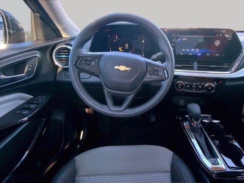 Used 2026 Chevrolet Trax LT w/ Sunroof Package FWD image 5