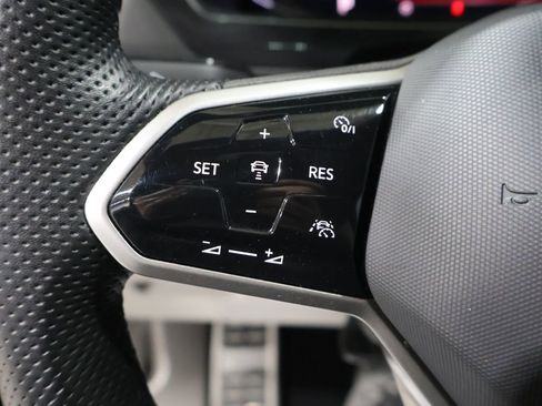 Used 2022 Volkswagen Tiguan SEL R-Line image 38