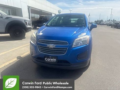 Used 2015 Chevrolet Trax LS w/ LPO, Cargo Package FWD image 2
