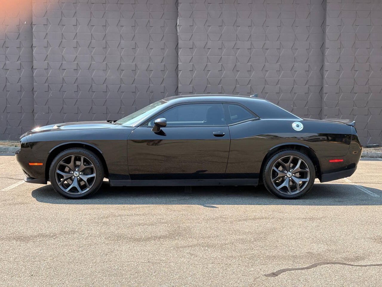 Used 2018 Dodge Challenger SXT Plus RWD image 5