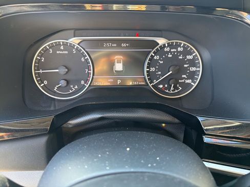 Used 2025 Nissan Pathfinder SV image 5