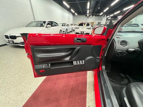 Used 2009 Volkswagen Beetle S image 21