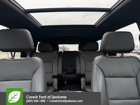 Used 2024 Chevrolet Tahoe Z71 w/ Luxury Package image 39