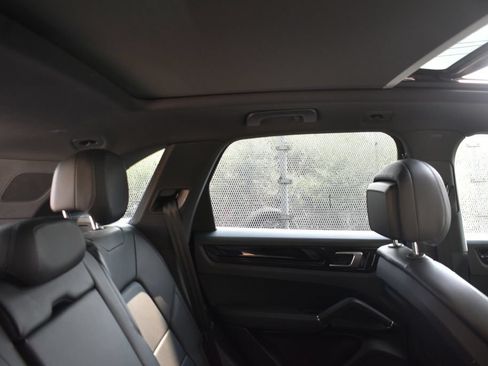 Used 2020 Porsche Cayenne AWD/4WD image 25