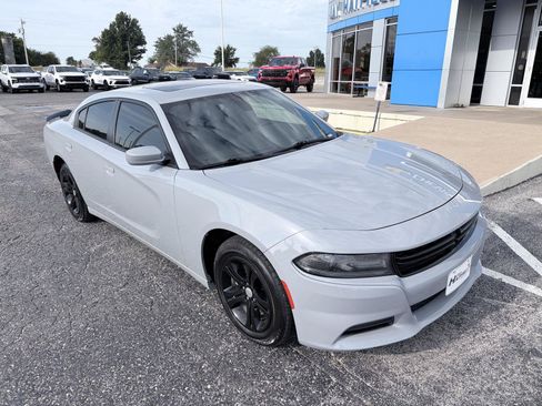 Used 2021 Dodge Charger SXT w/ Leather Interior Group RWD image 10