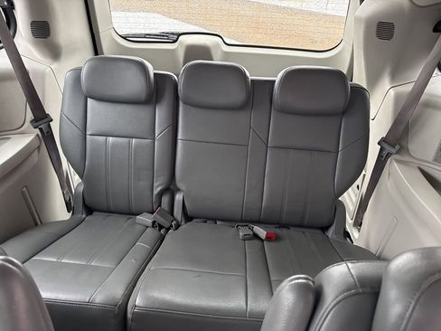 Used 2008 Chrysler Town & Country Touring image 24