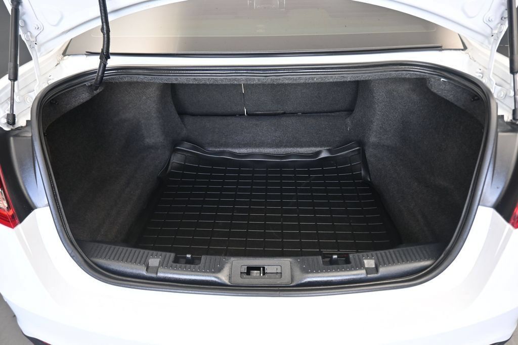 Used 2018 Ford Taurus SEL FWD image 41
