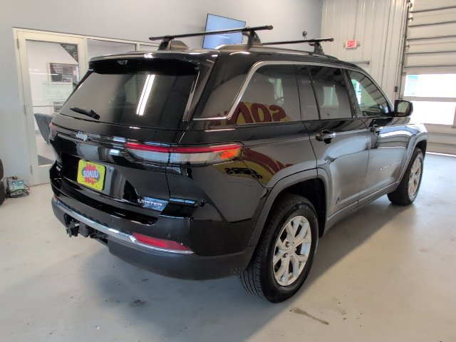 Used 2024 Jeep Grand Cherokee Limited w/ Luxury Tech Group II AWD/4WD image 5