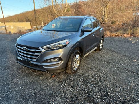Used 2017 Hyundai Tucson SE image 1
