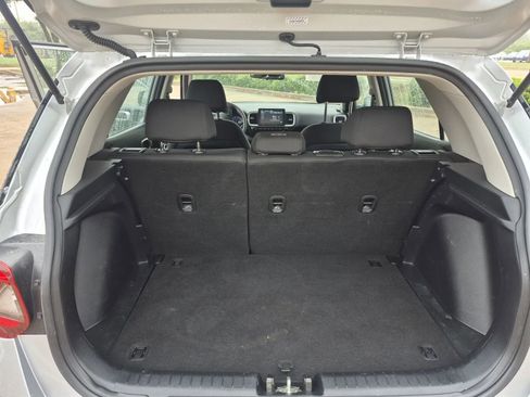 Used 2021 Hyundai Venue SE FWD image 18
