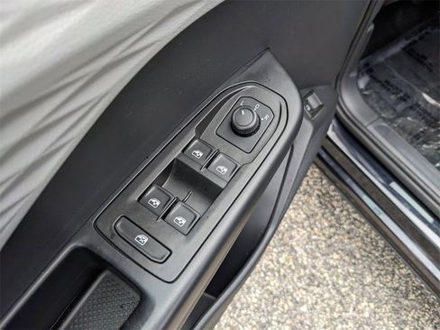 Certified 2022 Volkswagen Taos S image 19