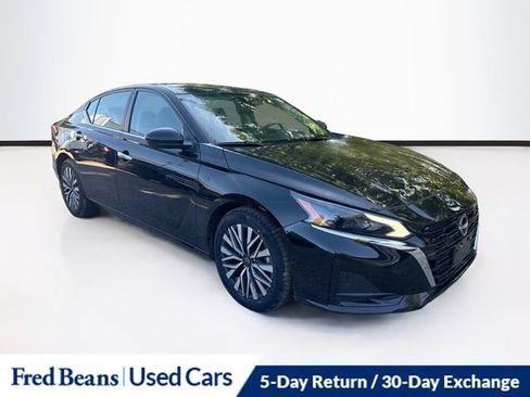 Used 2023 Nissan Altima 2.5 SV FWD image 1