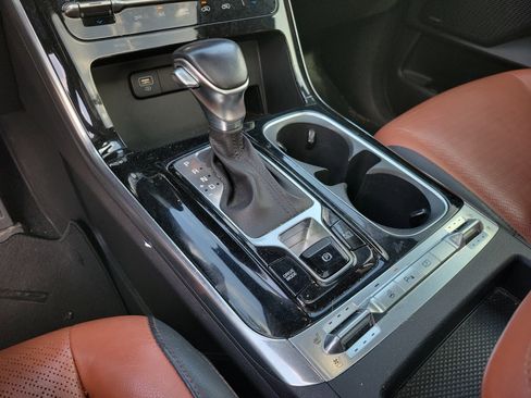 Used 2022 Kia Carnival SX Prestige image 17